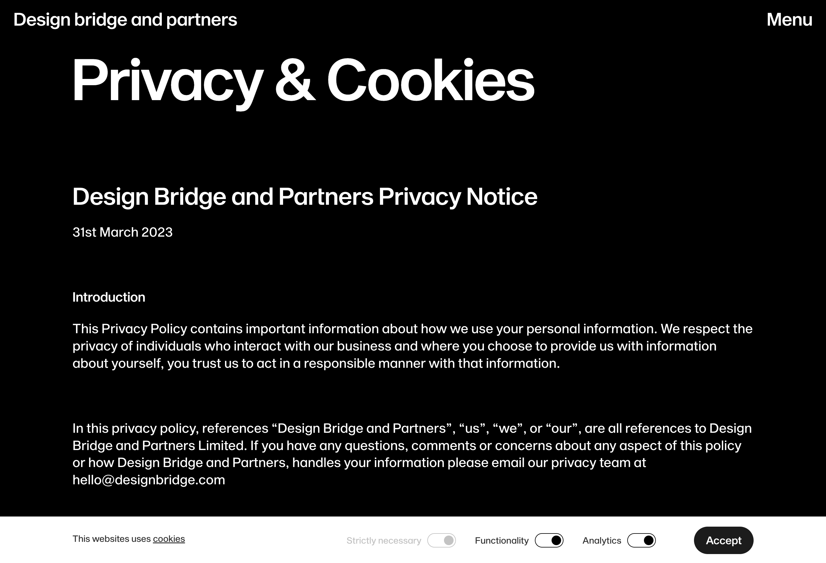 Cookie consent banner with options for strictly necessary, functionality, analytics cookies, and an accept button.